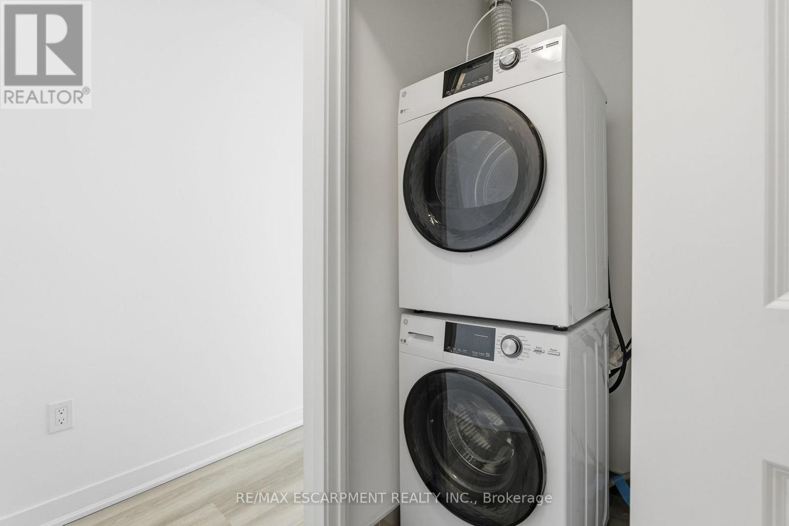 404 - 2007 James Street, Burlington, Ontario  L7R 0G7 - Photo 30 - W12564692