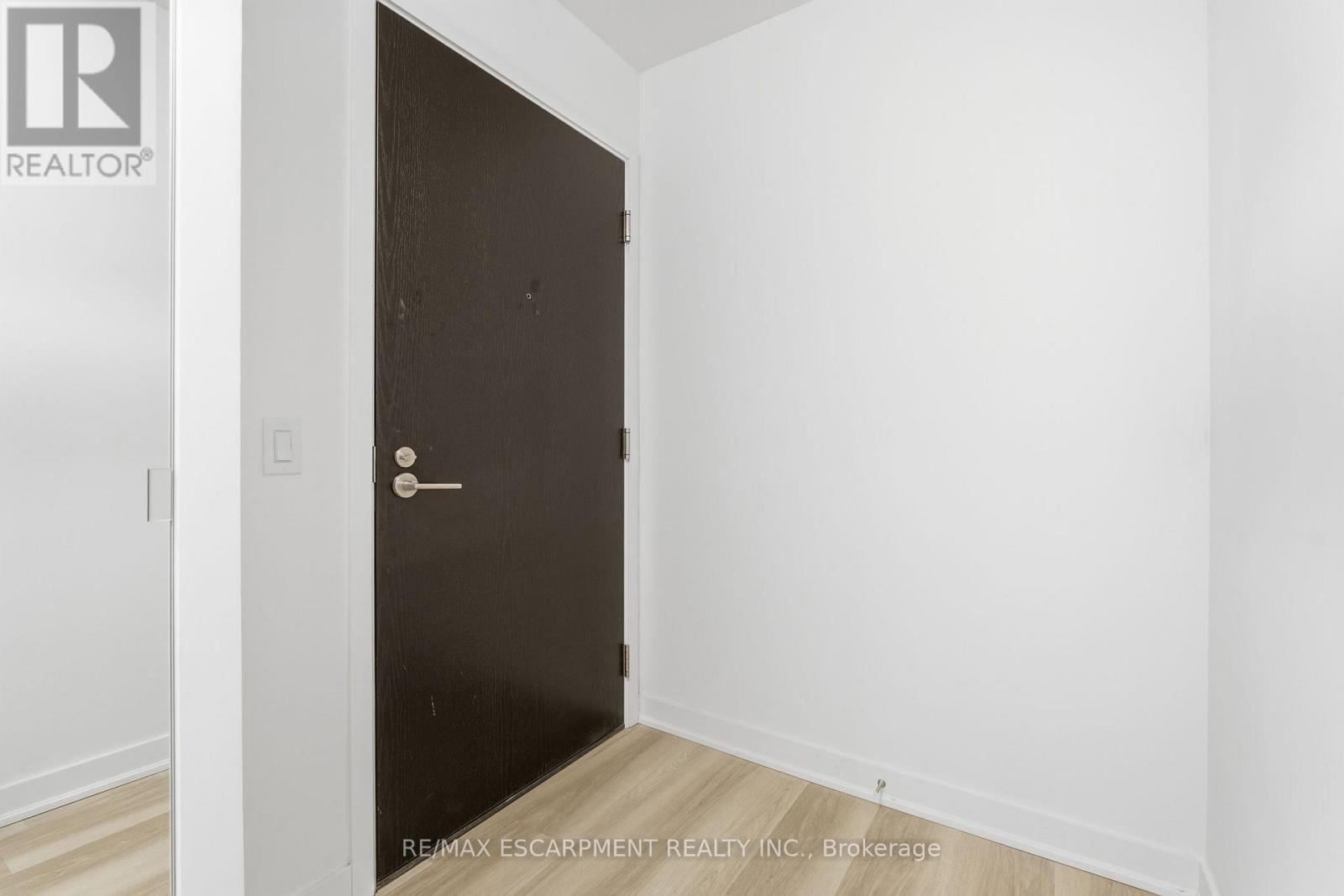 404 - 2007 James Street, Burlington, Ontario  L7R 0G7 - Photo 7 - W12564692