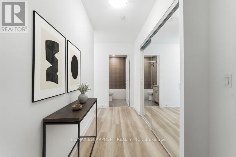 404 - 2007 James Street, Burlington, Ontario  L7R 0G7 - Photo 8 - W12564692