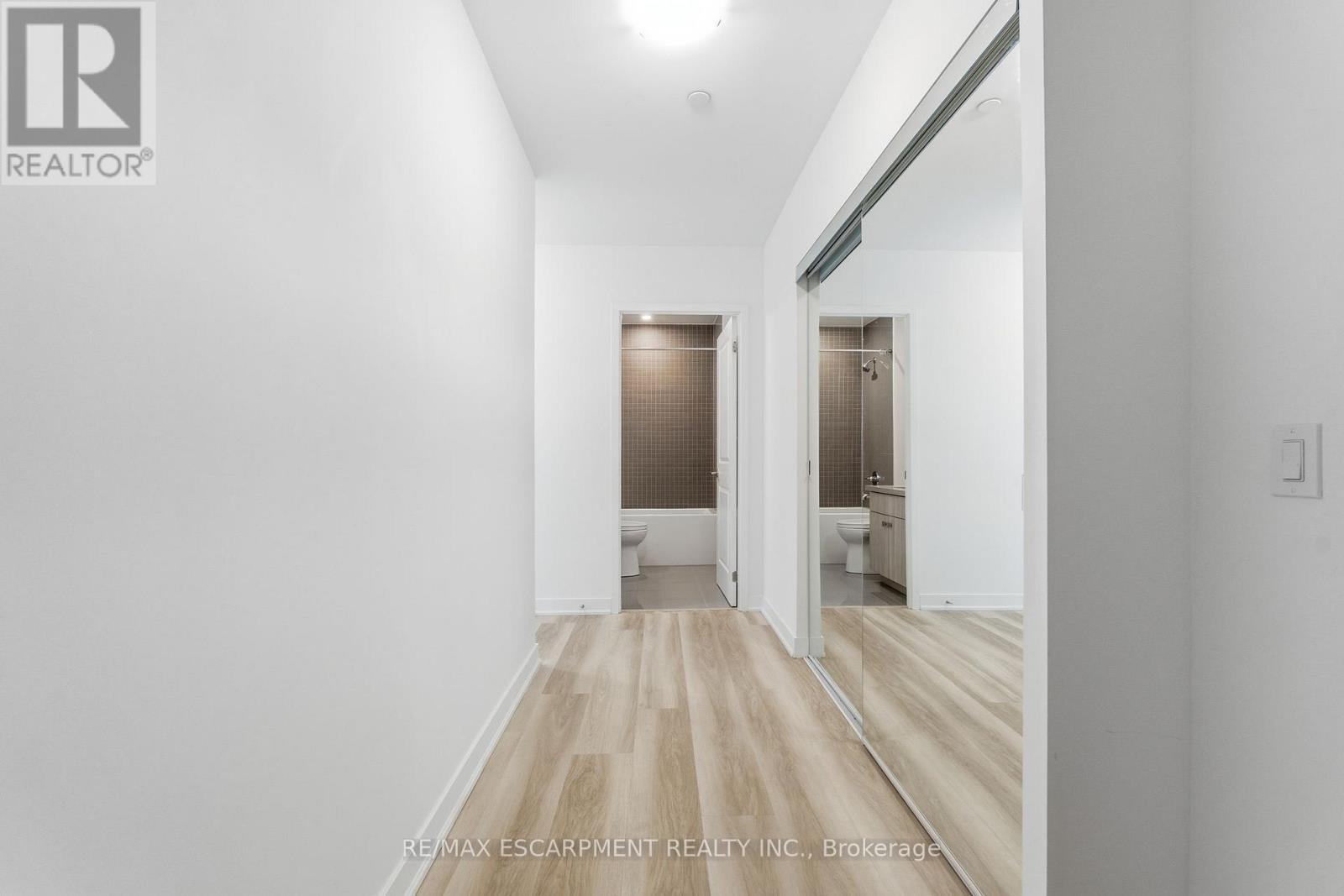 404 - 2007 James Street, Burlington, Ontario  L7R 0G7 - Photo 9 - W12564692