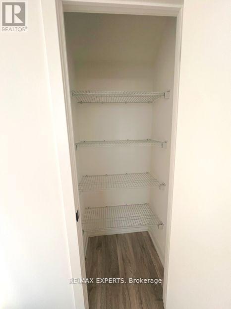 101 - 220 Missinnihe Way, Mississauga, Ontario  L5H 0A9 - Photo 8 - W12564702