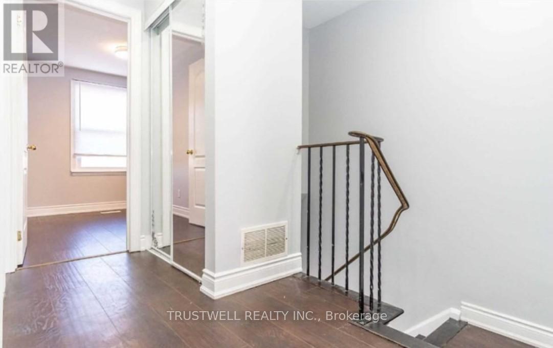 7761 Anaka Drive, Mississauga, Ontario  L4T 3H8 - Photo 11 - W12564714