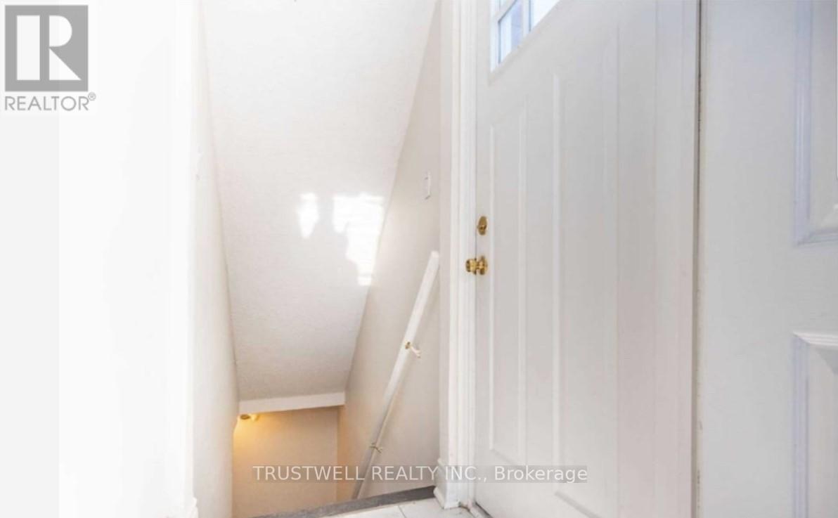 7761 Anaka Drive, Mississauga, Ontario  L4T 3H8 - Photo 18 - W12564714