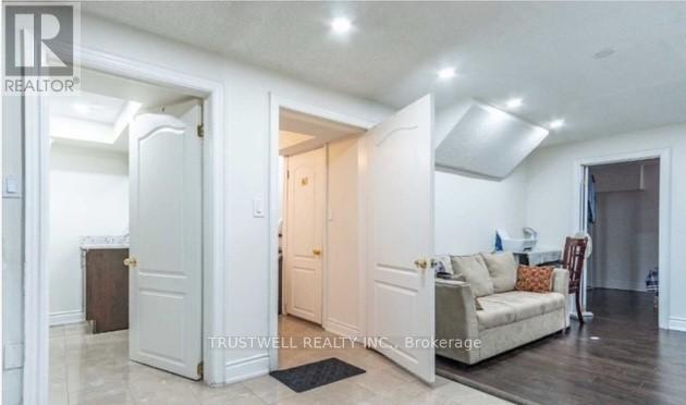 7761 Anaka Drive, Mississauga, Ontario  L4T 3H8 - Photo 9 - W12564714