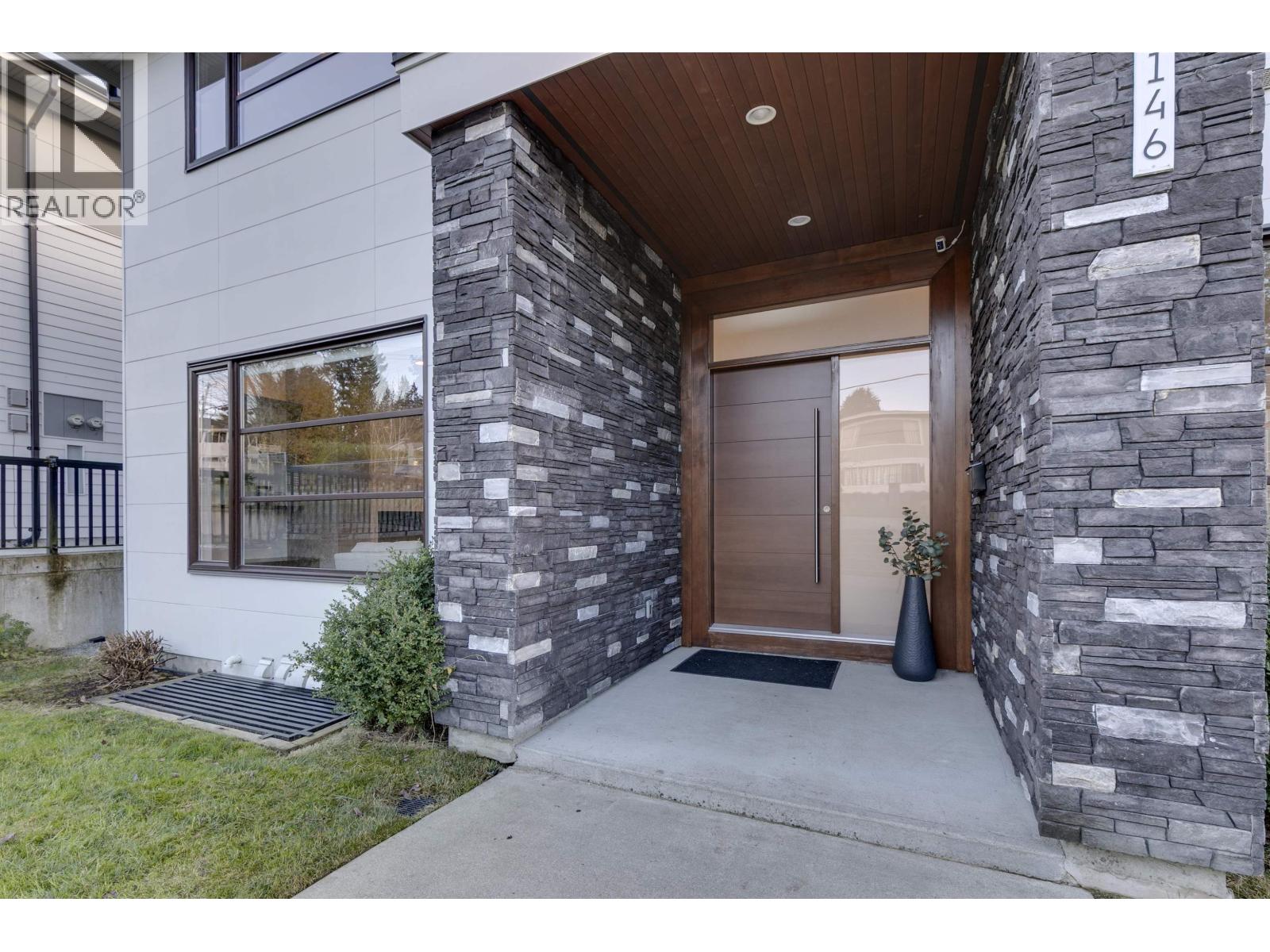 2146 Kugler Avenue, Coquitlam, British Columbia  V3K 2S6 - Photo 2 - R3068849