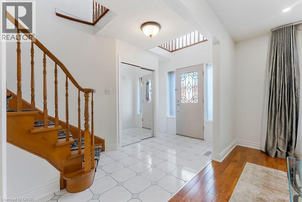 113 Greenshire Drive, Hamilton, Ontario  L9C 7G5 - Photo 7 - 40789670