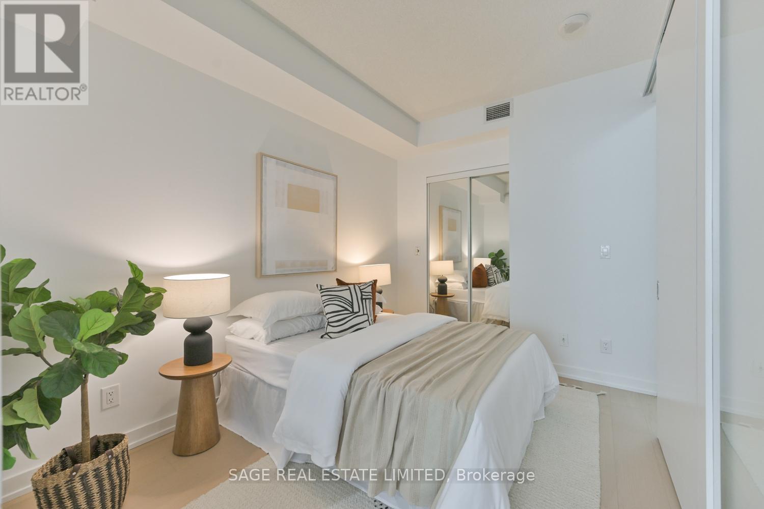 702 - 215 Fort York Boulevard, Toronto, Ontario M5V 4A2 - Photo 22 - C12375320