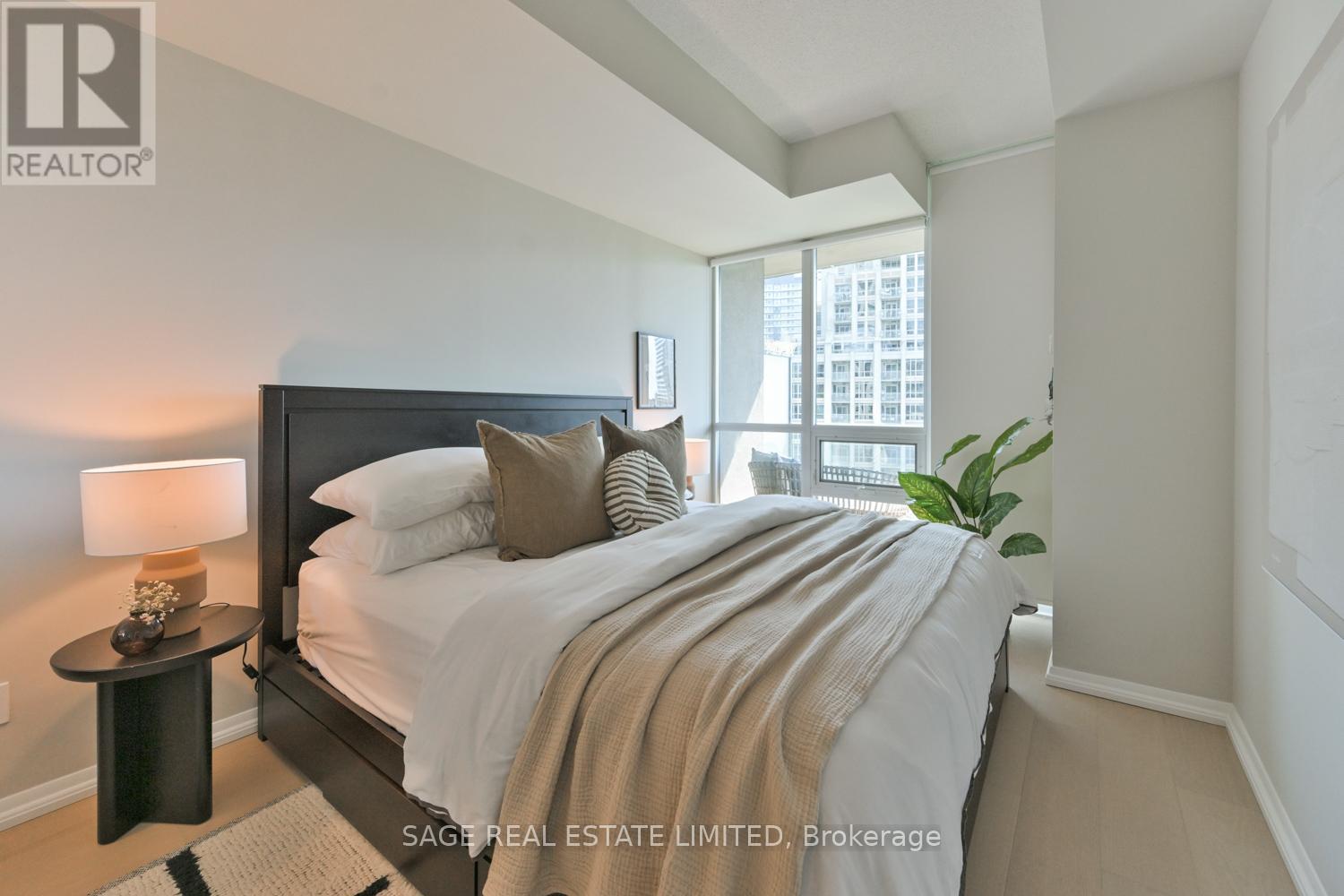 702 - 215 Fort York Boulevard, Toronto, Ontario M5V 4A2 - Photo 19 - C12375320