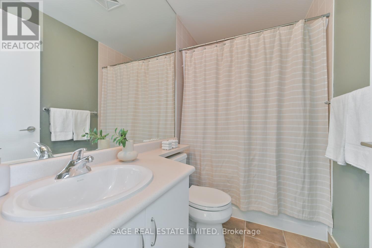 702 - 215 Fort York Boulevard, Toronto, Ontario M5V 4A2 - Photo 24 - C12375320