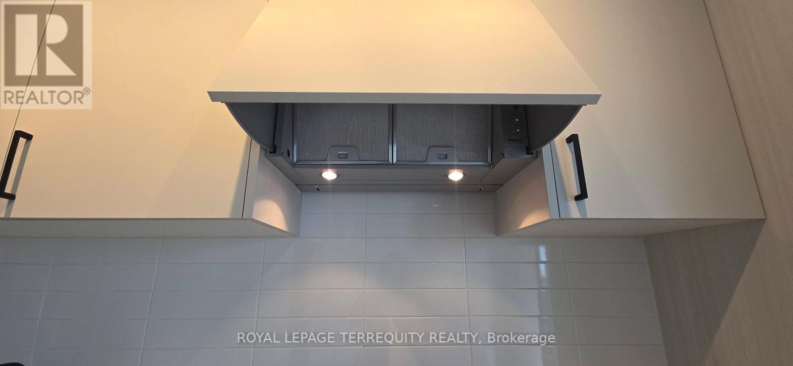 1015 - 1 Quarrington Lane, Toronto, Ontario  M3C 1H7 - Photo 16 - C12562144