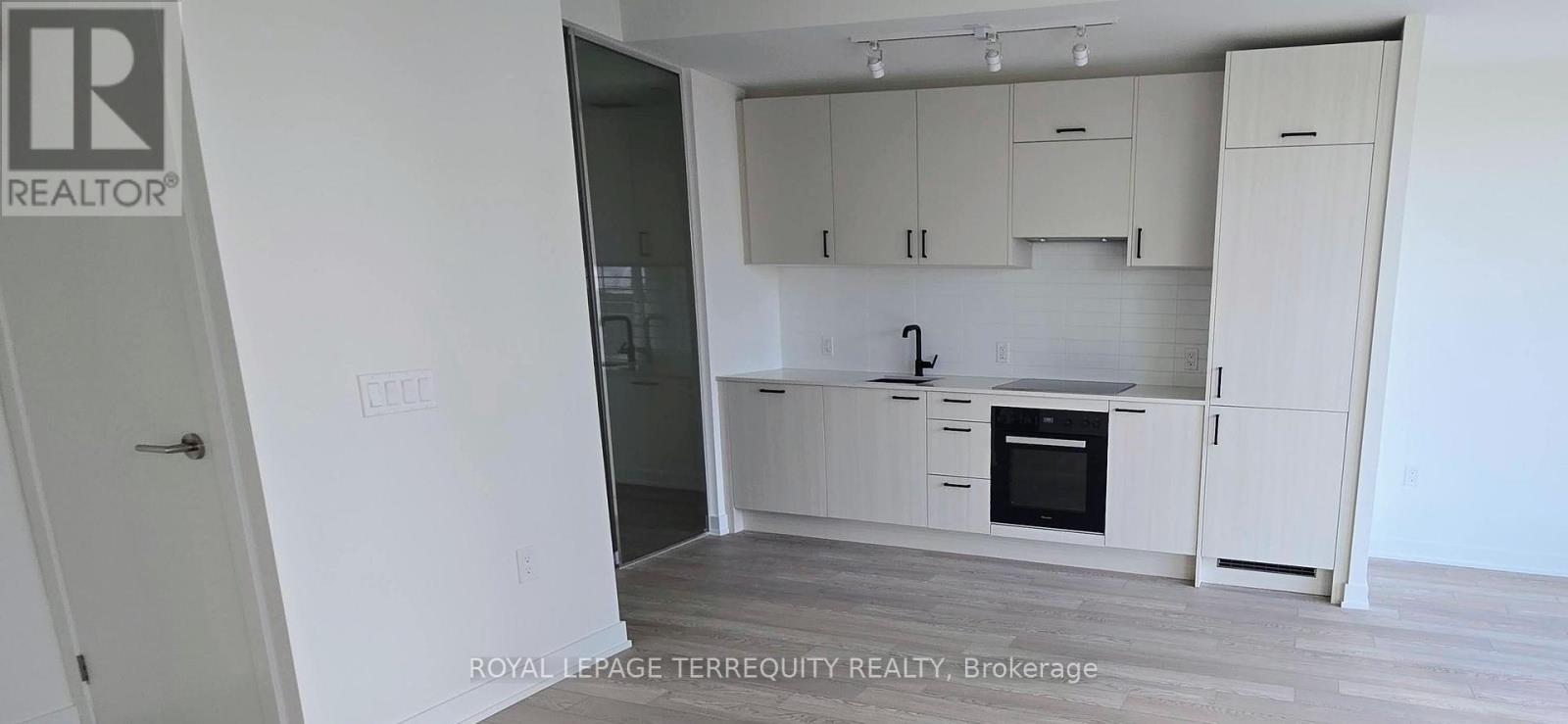 1015 - 1 Quarrington Lane, Toronto, Ontario  M3C 1H7 - Photo 10 - C12562144