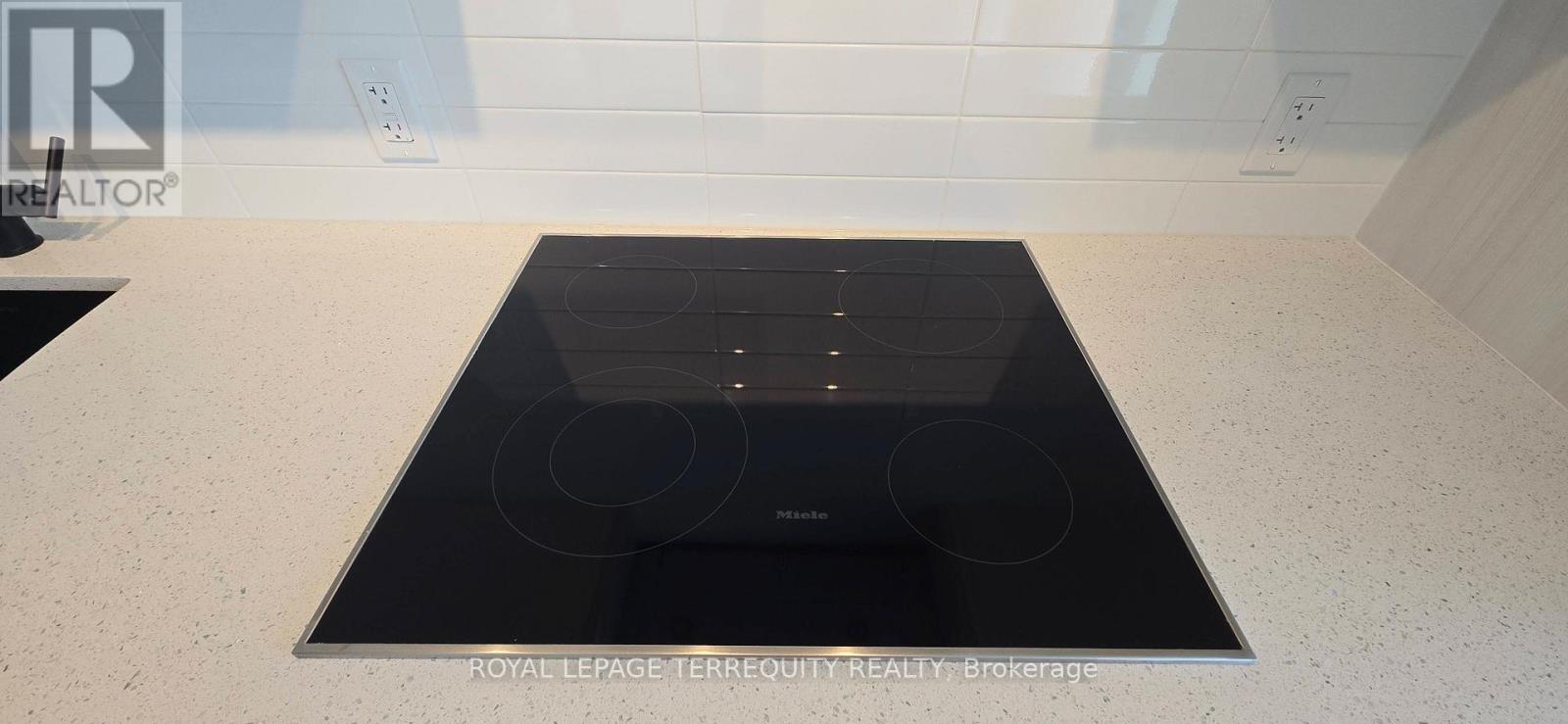 1015 - 1 Quarrington Lane, Toronto, Ontario  M3C 1H7 - Photo 18 - C12562144