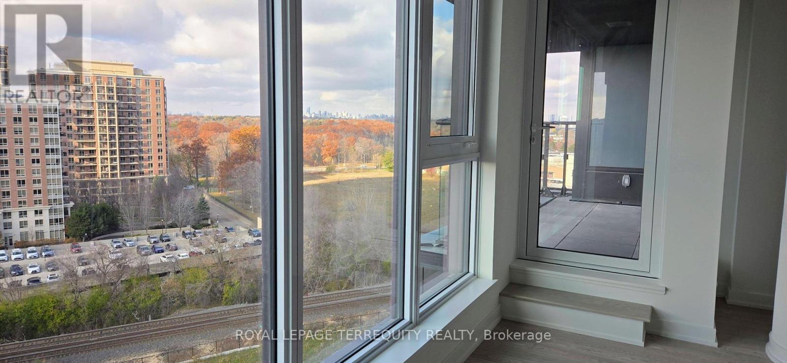 1015 - 1 Quarrington Lane, Toronto, Ontario  M3C 1H7 - Photo 30 - C12562144