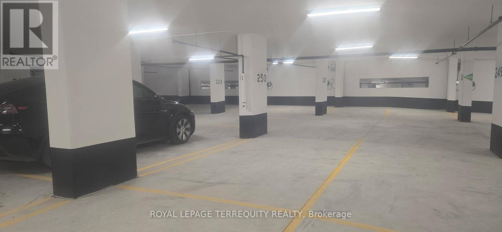 1015 - 1 Quarrington Lane, Toronto, Ontario  M3C 1H7 - Photo 34 - C12562144