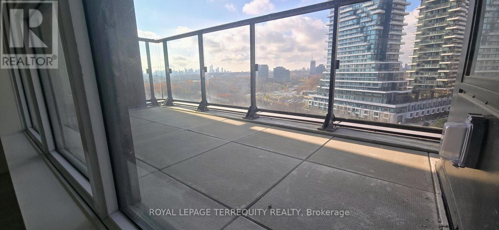 1015 - 1 Quarrington Lane, Toronto, Ontario  M3C 1H7 - Photo 31 - C12562144