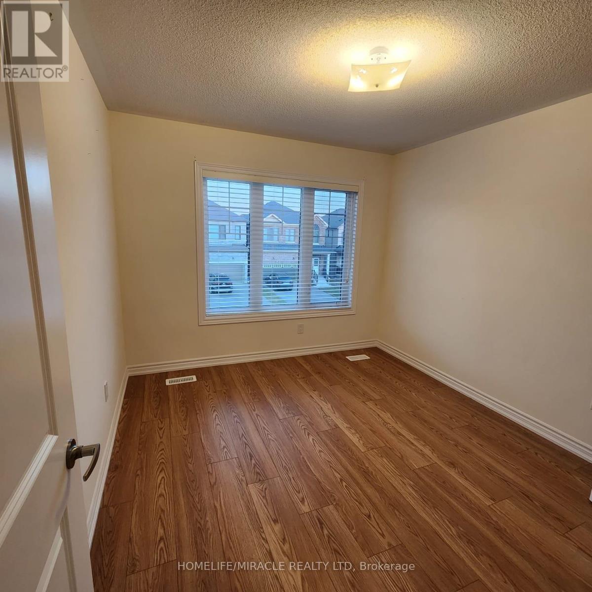 35 Tamworth Terrace, Barrie, Ontario L9J 0W5 - Photo 14 - S12561716