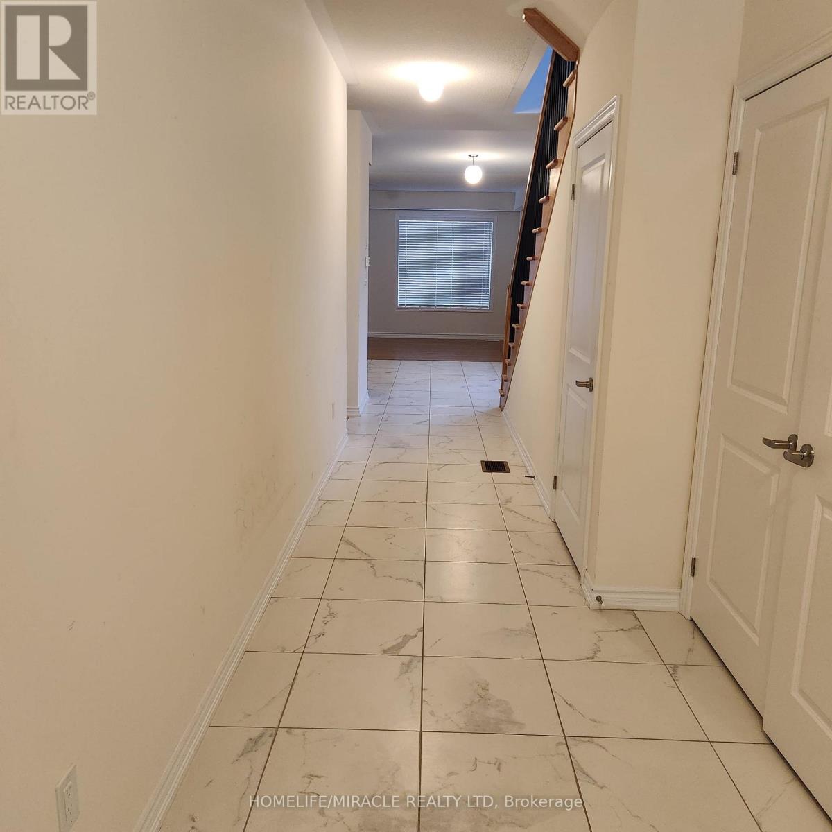 35 Tamworth Terrace, Barrie, Ontario L9J 0W5 - Photo 2 - S12561716