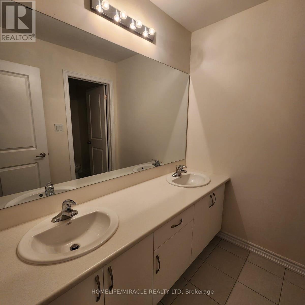 35 Tamworth Terrace, Barrie, Ontario L9J 0W5 - Photo 22 - S12561716