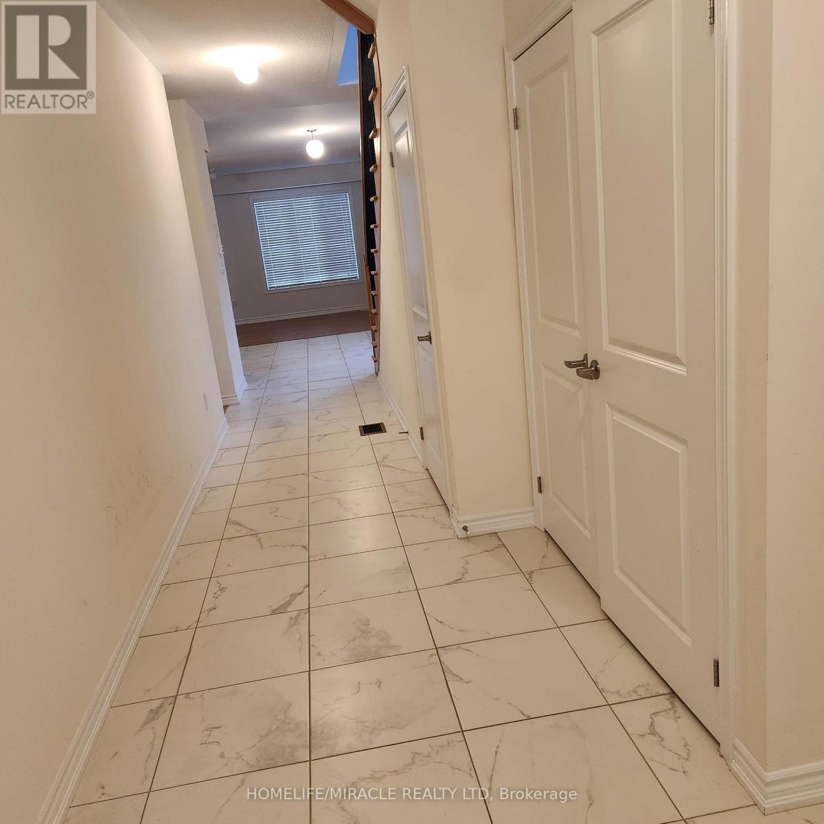 35 Tamworth Terrace, Barrie, Ontario L9J 0W5 - Photo 3 - S12561716