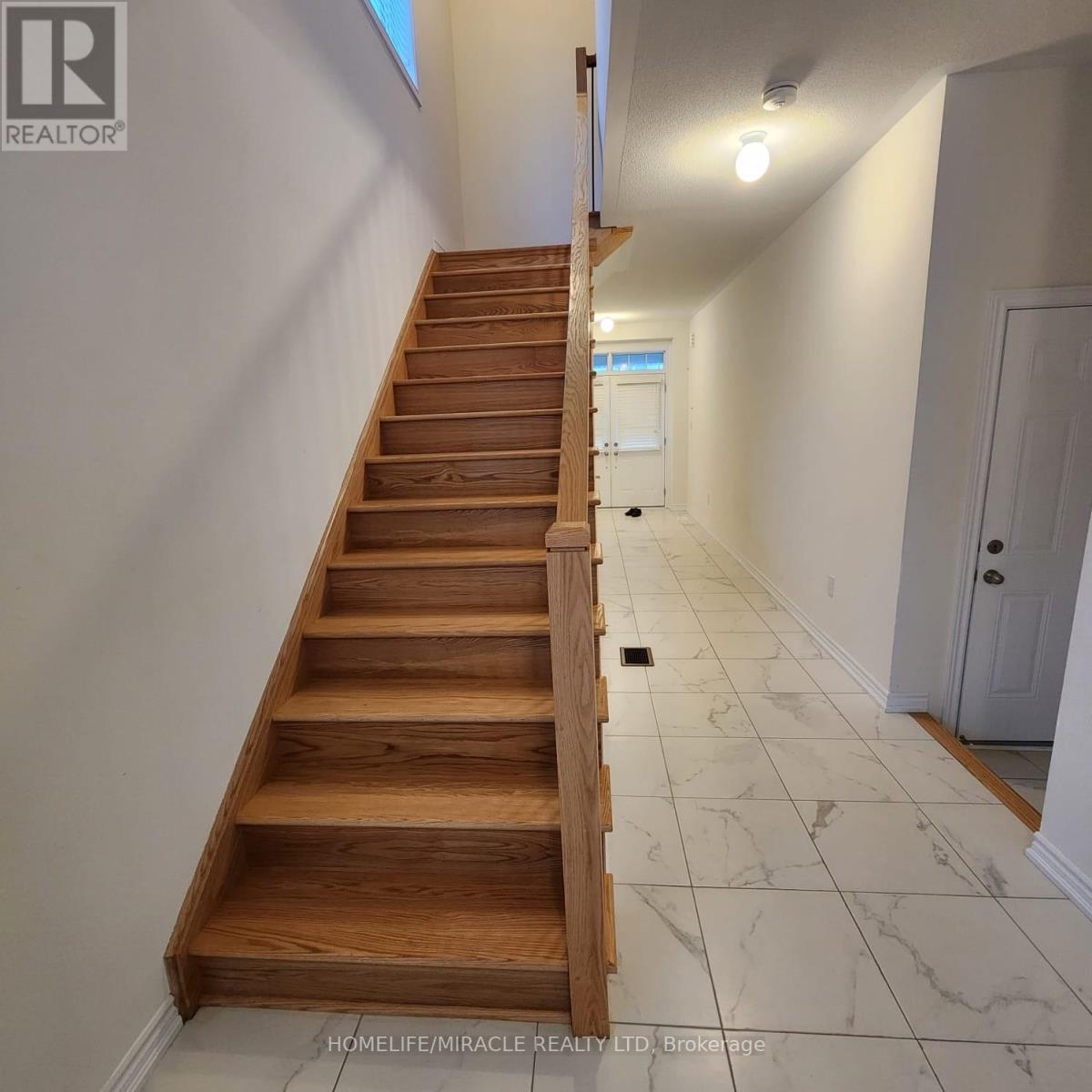 35 Tamworth Terrace, Barrie, Ontario L9J 0W5 - Photo 5 - S12561716