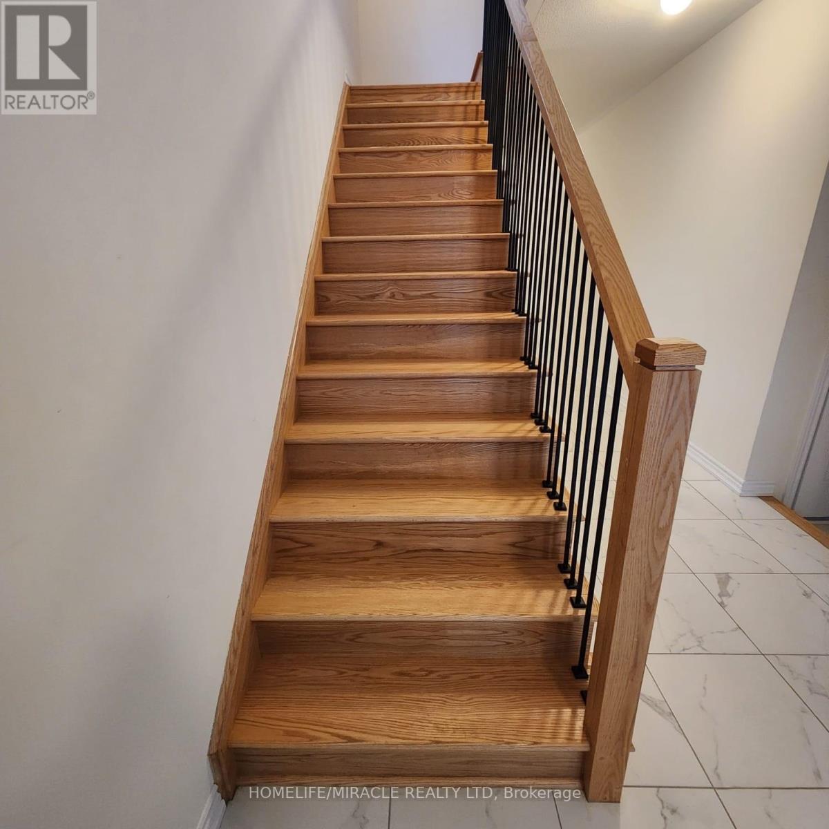 35 Tamworth Terrace, Barrie, Ontario L9J 0W5 - Photo 4 - S12561716