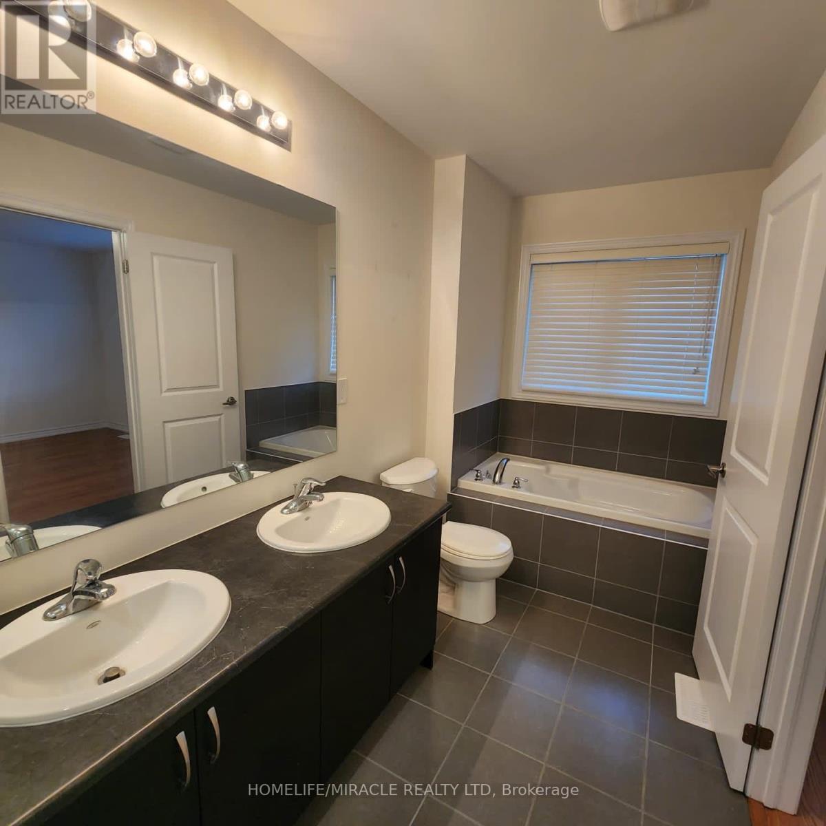 35 Tamworth Terrace, Barrie, Ontario L9J 0W5 - Photo 24 - S12561716