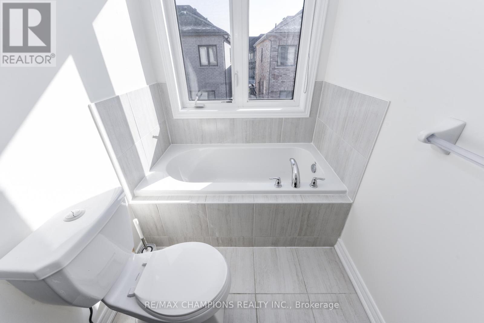 121 Adventura Road, Brampton, Ontario  L7A 0B7 - Photo 44 - W12555378