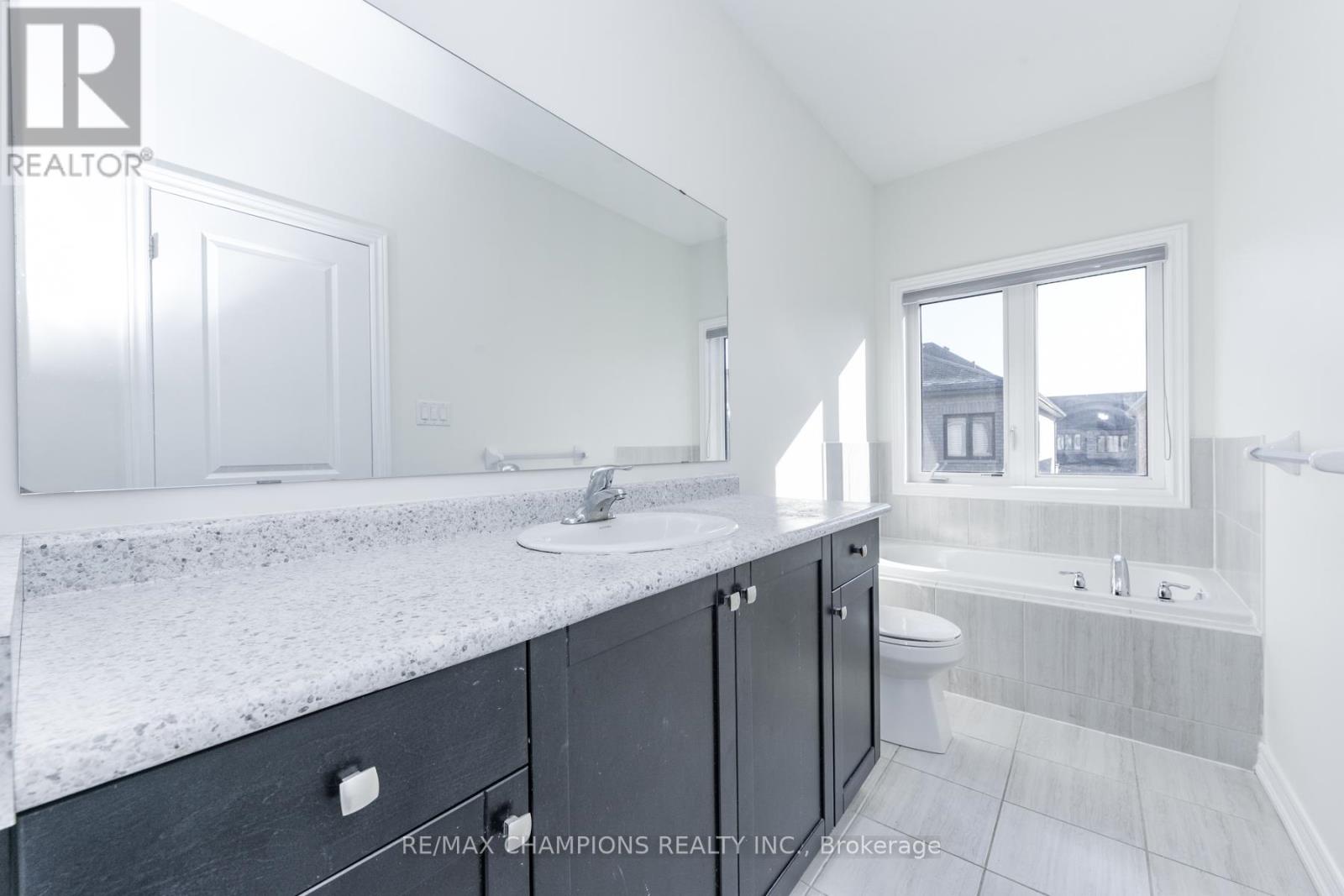 121 Adventura Road, Brampton, Ontario  L7A 0B7 - Photo 43 - W12555378