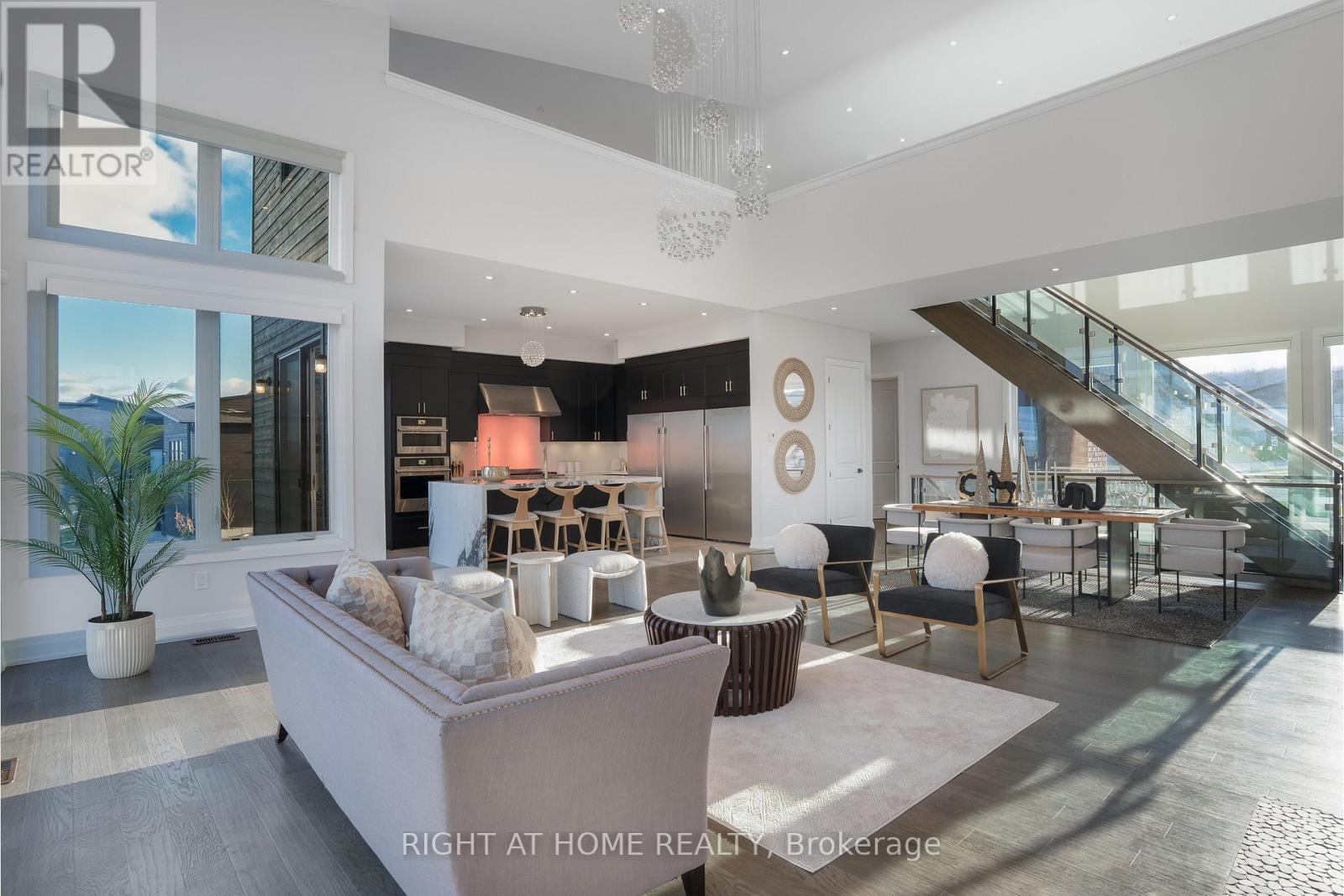 101 Sladden Court, Blue Mountains, Ontario N0H 2P0 - Photo 12 - X12564654