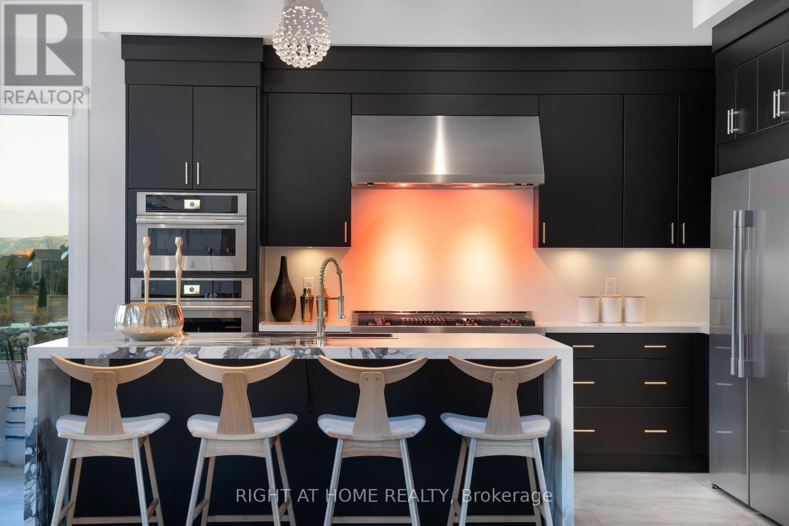 101 Sladden Court, Blue Mountains, Ontario N0H 2P0 - Photo 17 - X12564654