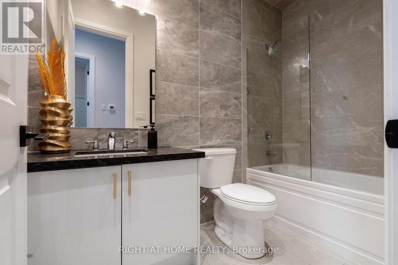 101 Sladden Court, Blue Mountains, Ontario N0H 2P0 - Photo 24 - X12564654