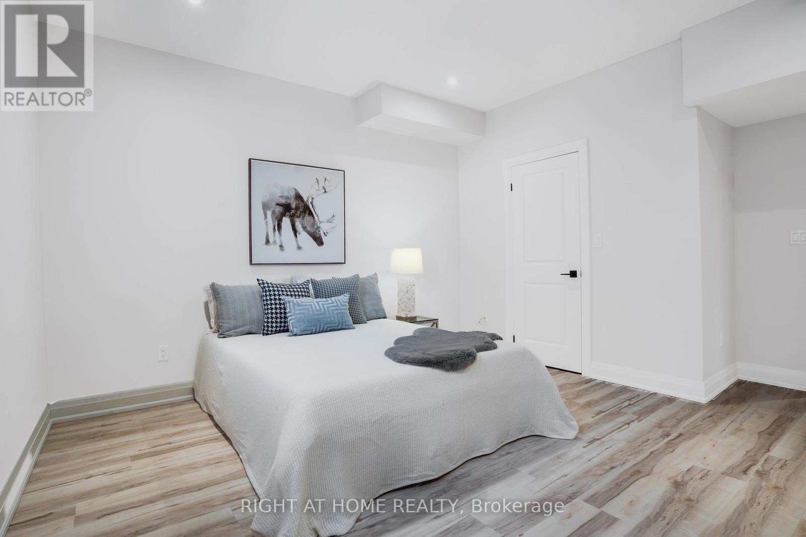 101 Sladden Court, Blue Mountains, Ontario N0H 2P0 - Photo 38 - X12564654