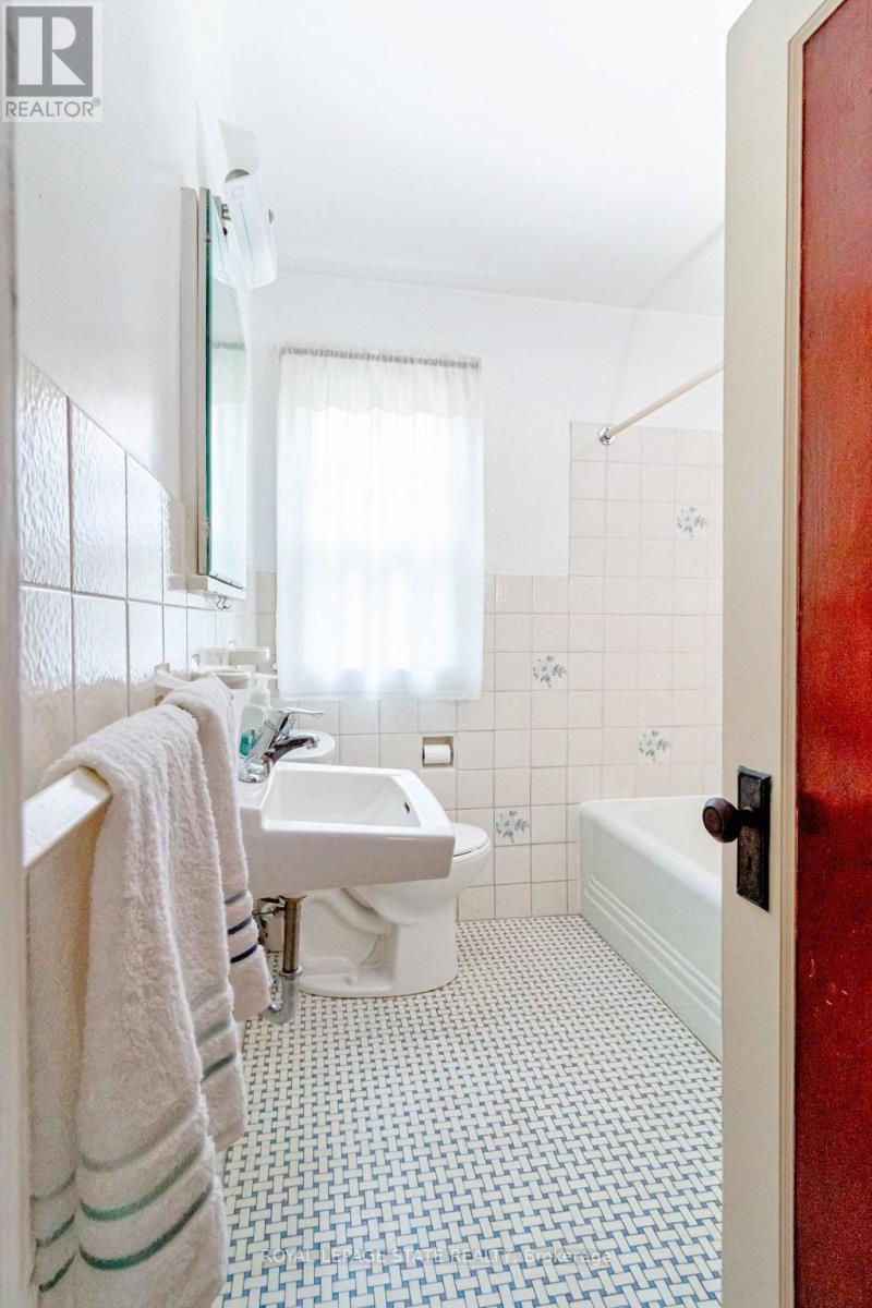 86 Dromore Crescent, Hamilton, Ontario  L8S 4B2 - Photo 21 - X12564674