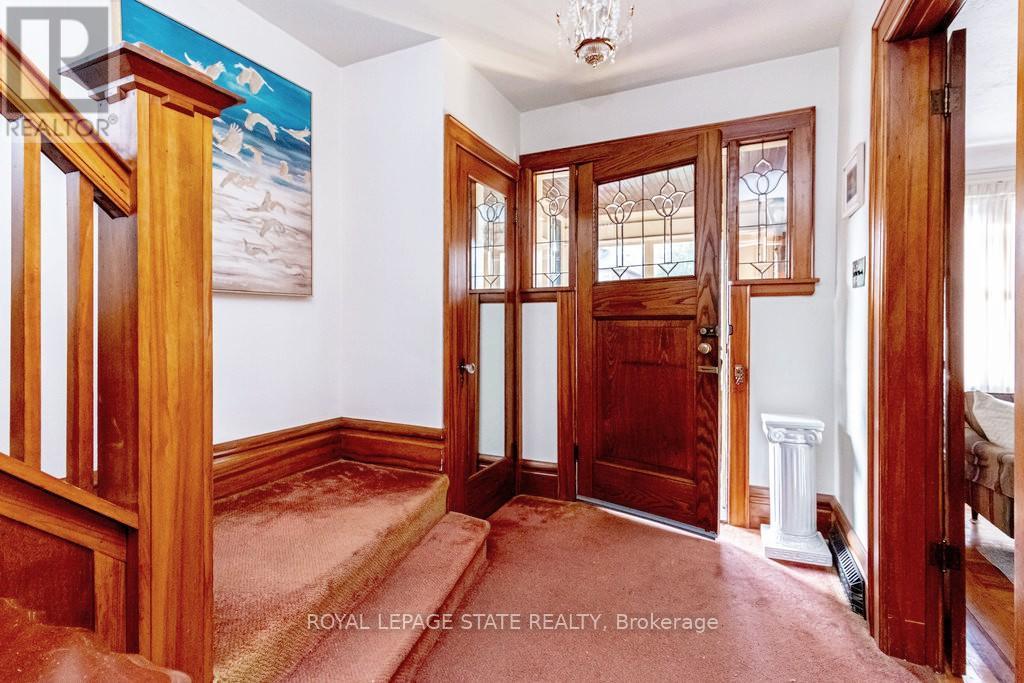 86 Dromore Crescent, Hamilton, Ontario  L8S 4B2 - Photo 4 - X12564674