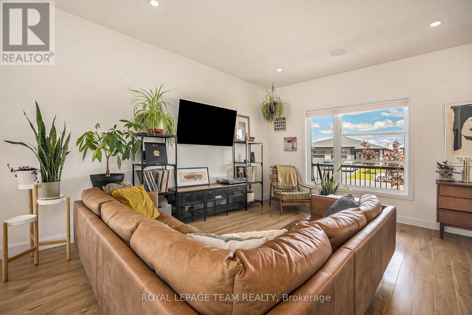 22 Matheson Street, North Stormont, Ontario K0A 1R0 - Photo 7 - X12564768