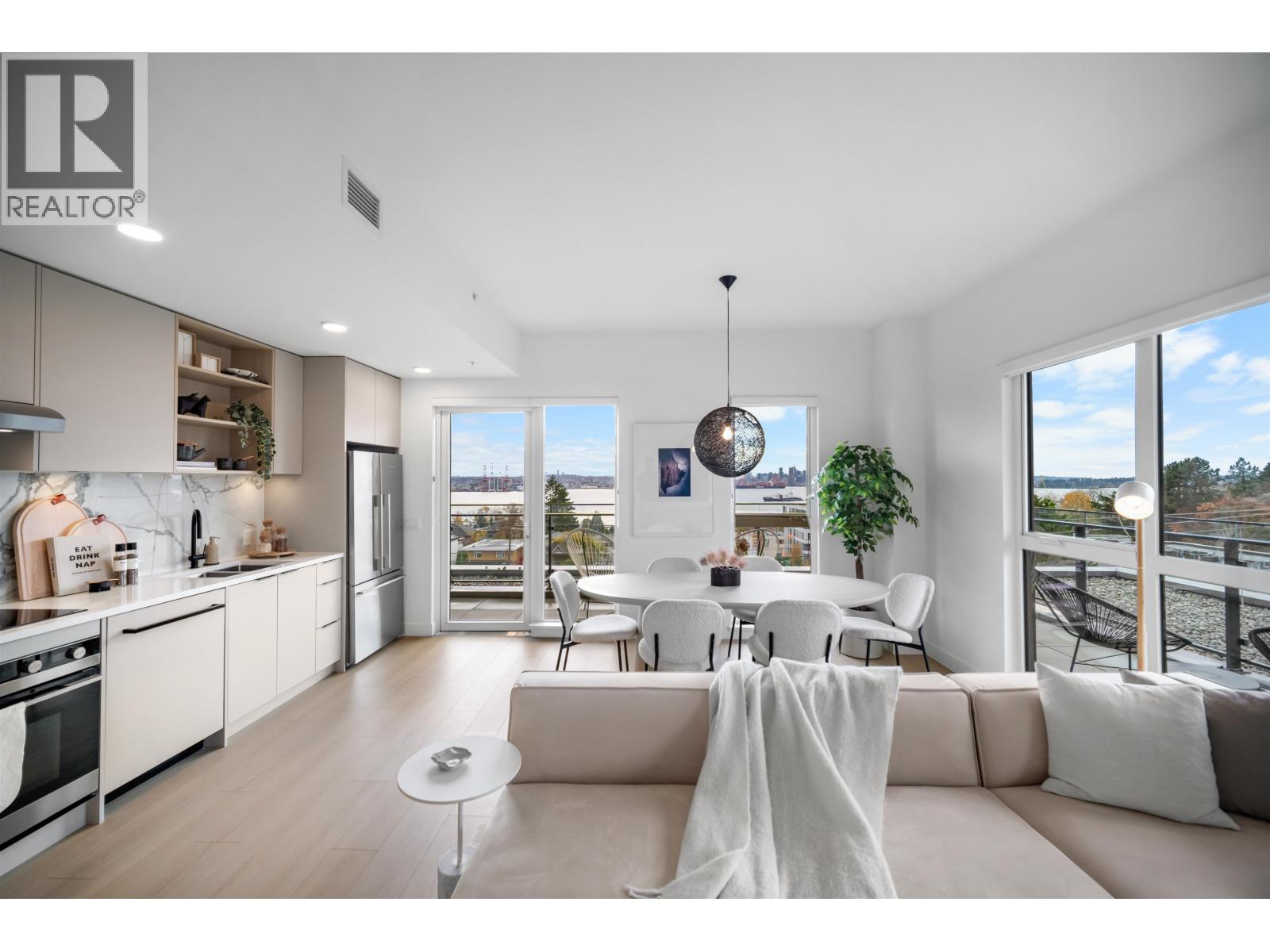 501 422 E 3RD STREET, North Vancouver, British Columbia