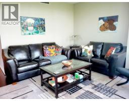 307 638 BEACH CRESCENT