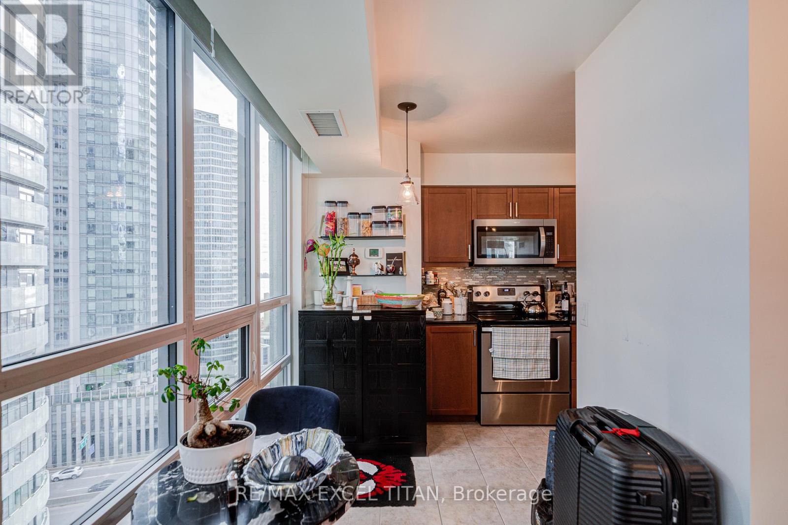 2006 - 19 Grand Trunk Crescent, Toronto, Ontario  M5J 3A3 - Photo 17 - C12562918