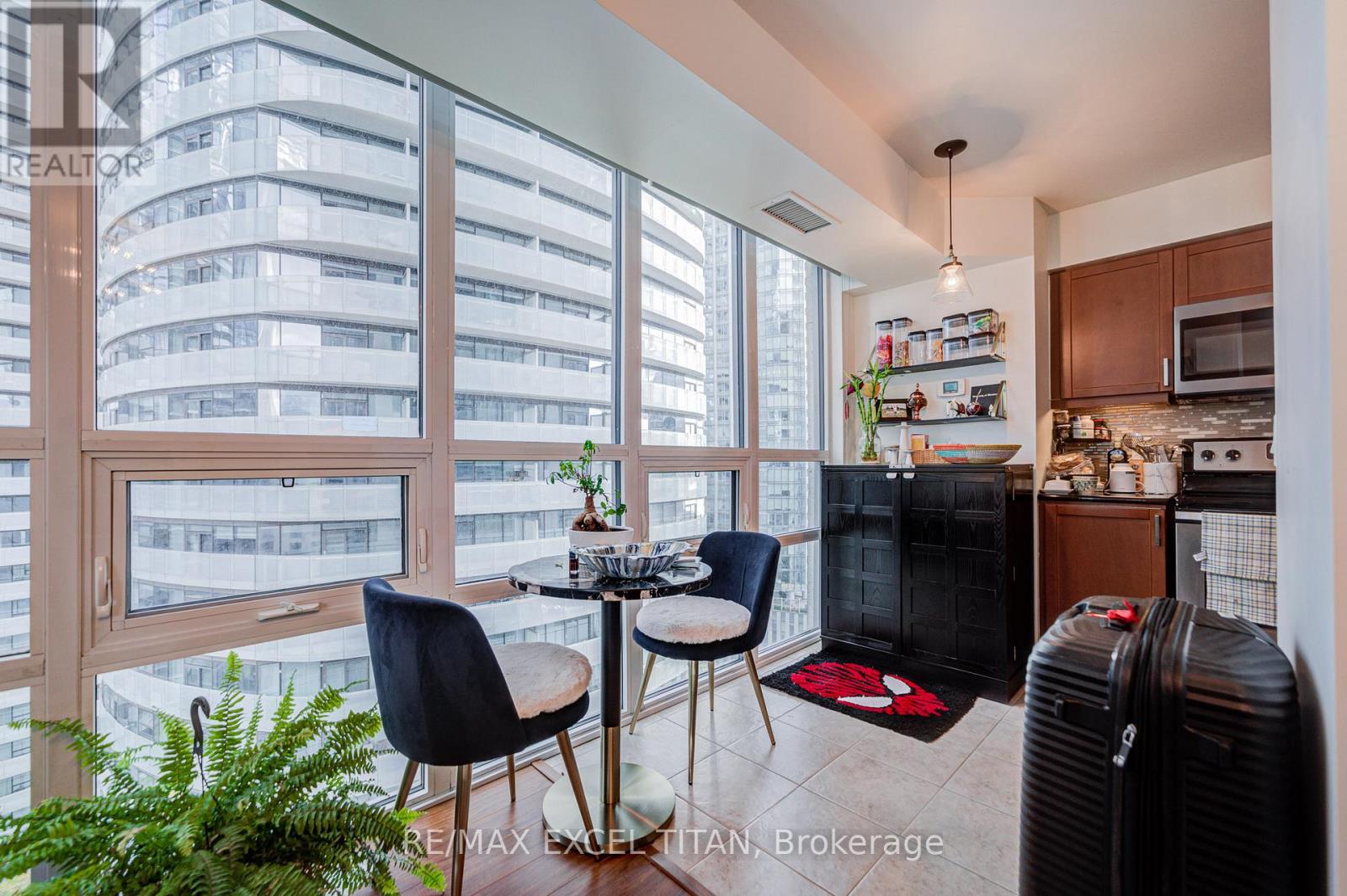 2006 - 19 Grand Trunk Crescent, Toronto, Ontario  M5J 3A3 - Photo 14 - C12562918