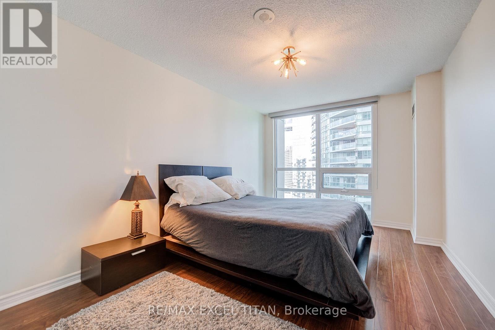 2006 - 19 Grand Trunk Crescent, Toronto, Ontario  M5J 3A3 - Photo 23 - C12562918
