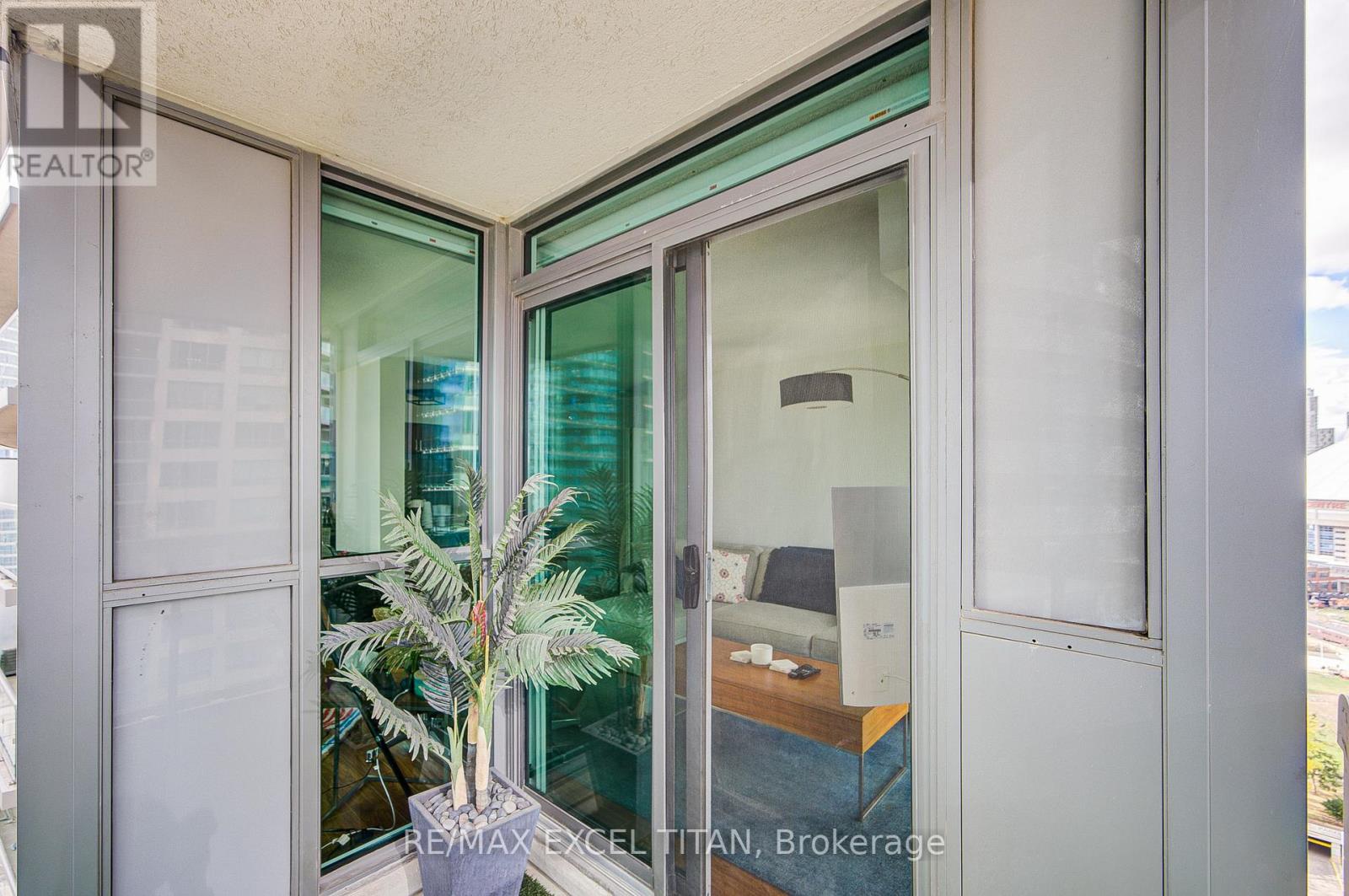 2006 - 19 Grand Trunk Crescent, Toronto, Ontario  M5J 3A3 - Photo 32 - C12562918