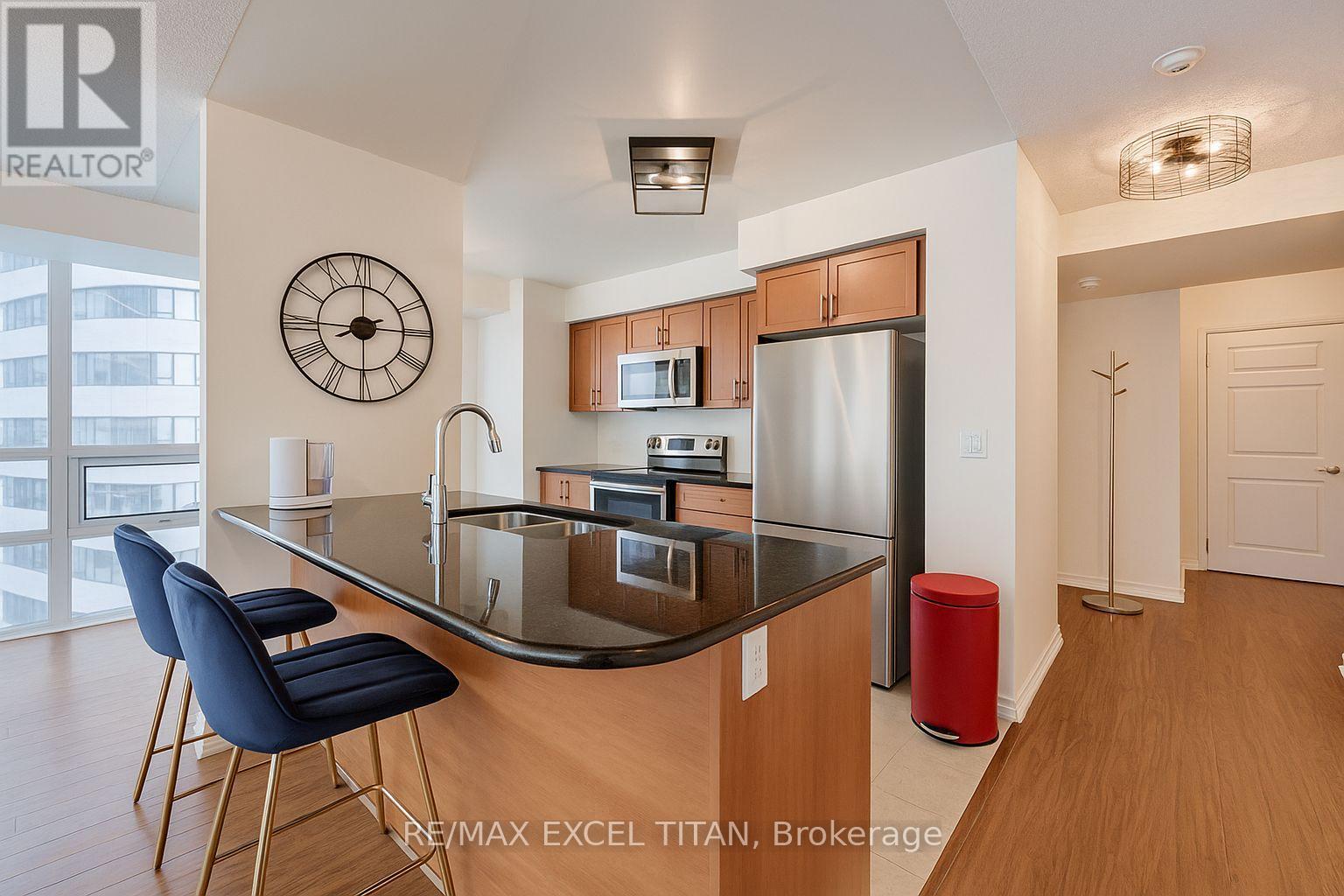 2006 - 19 Grand Trunk Crescent, Toronto, Ontario  M5J 3A3 - Photo 9 - C12562918