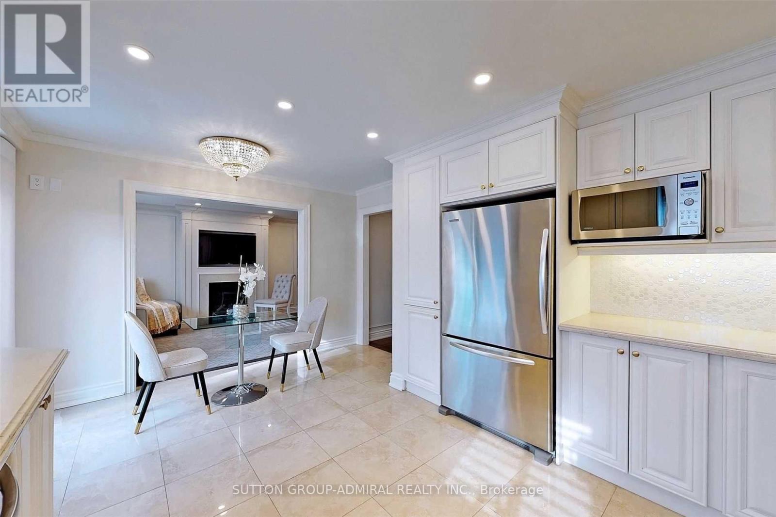 45 Pinewood Drive, Vaughan, Ontario  L4J 5N8 - Photo 13 - N12554860