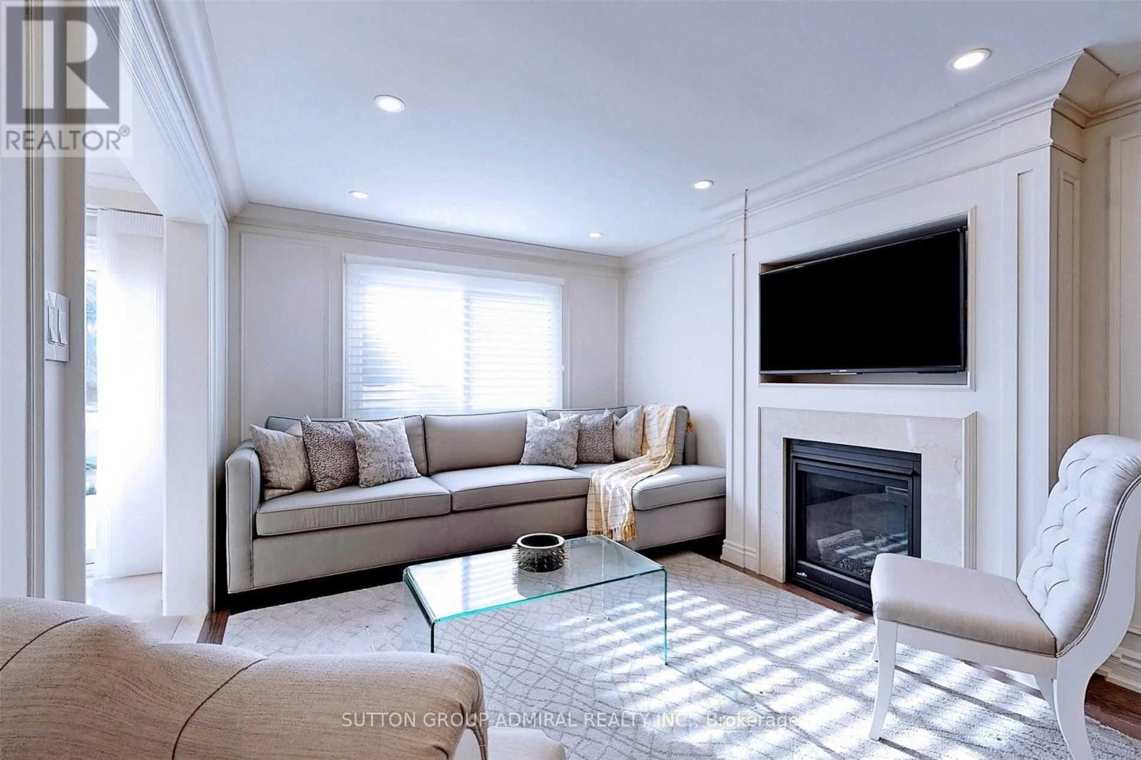 45 Pinewood Drive, Vaughan, Ontario  L4J 5N8 - Photo 11 - N12554860