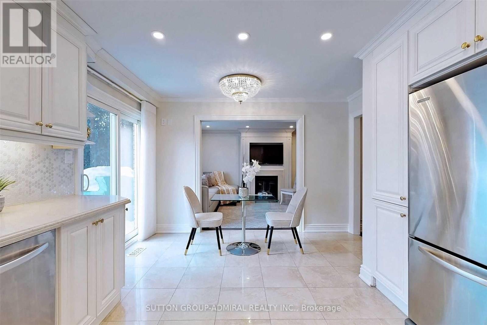 45 Pinewood Drive, Vaughan, Ontario  L4J 5N8 - Photo 12 - N12554860