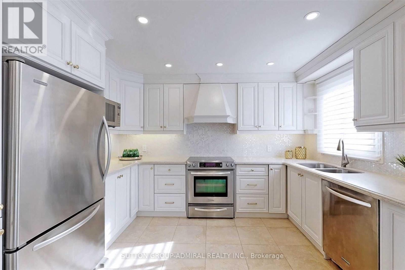 45 Pinewood Drive, Vaughan, Ontario  L4J 5N8 - Photo 16 - N12554860