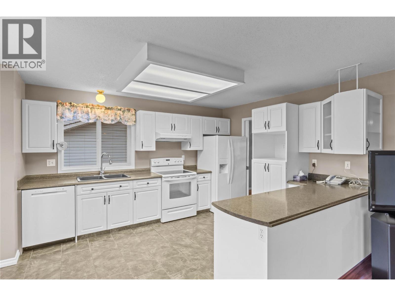 1976 Gloaming Drive, Kamloops, British Columbia  V1S 1P8 - Photo 3 - 10369737