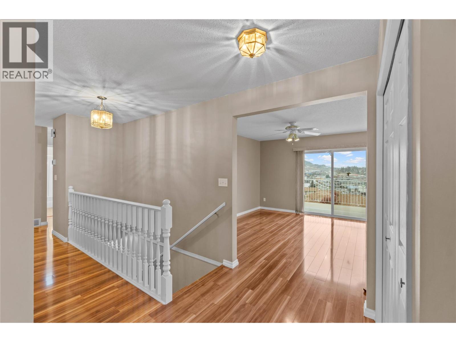 1976 Gloaming Drive, Kamloops, British Columbia  V1S 1P8 - Photo 9 - 10369737