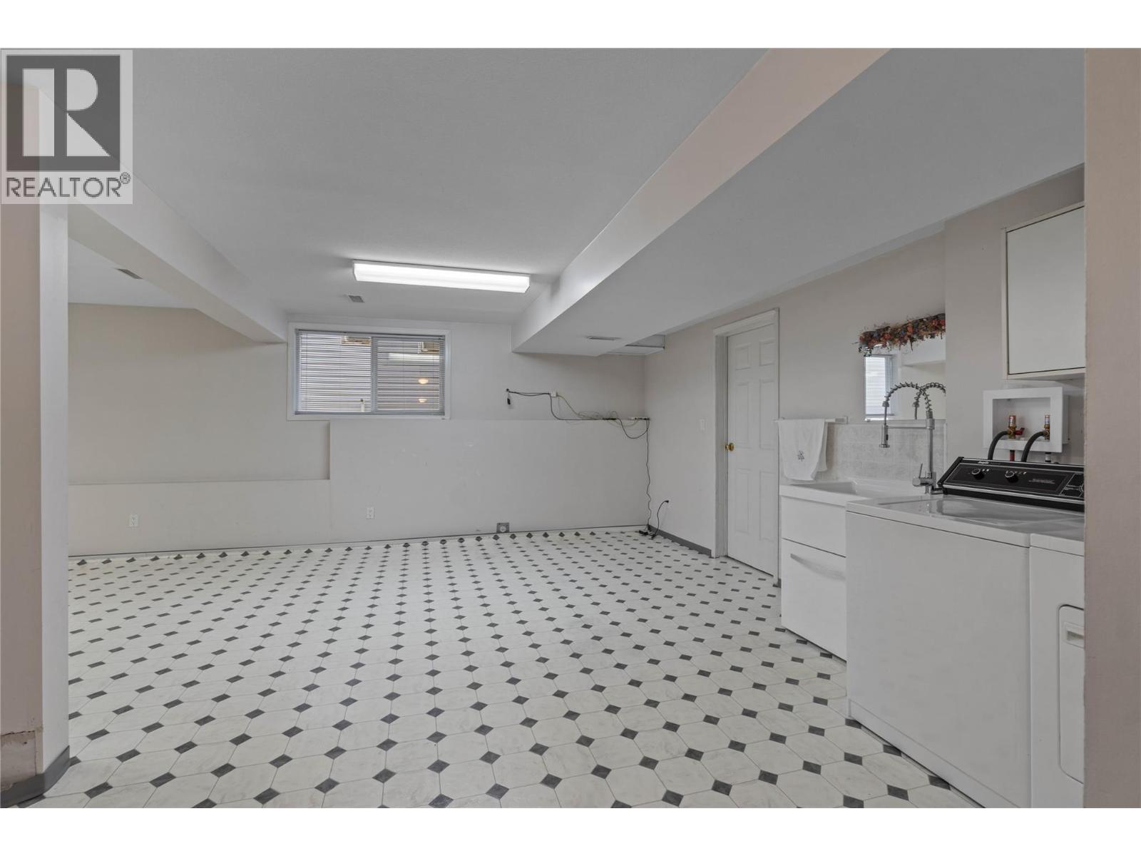 1976 Gloaming Drive, Kamloops, British Columbia  V1S 1P8 - Photo 20 - 10369737