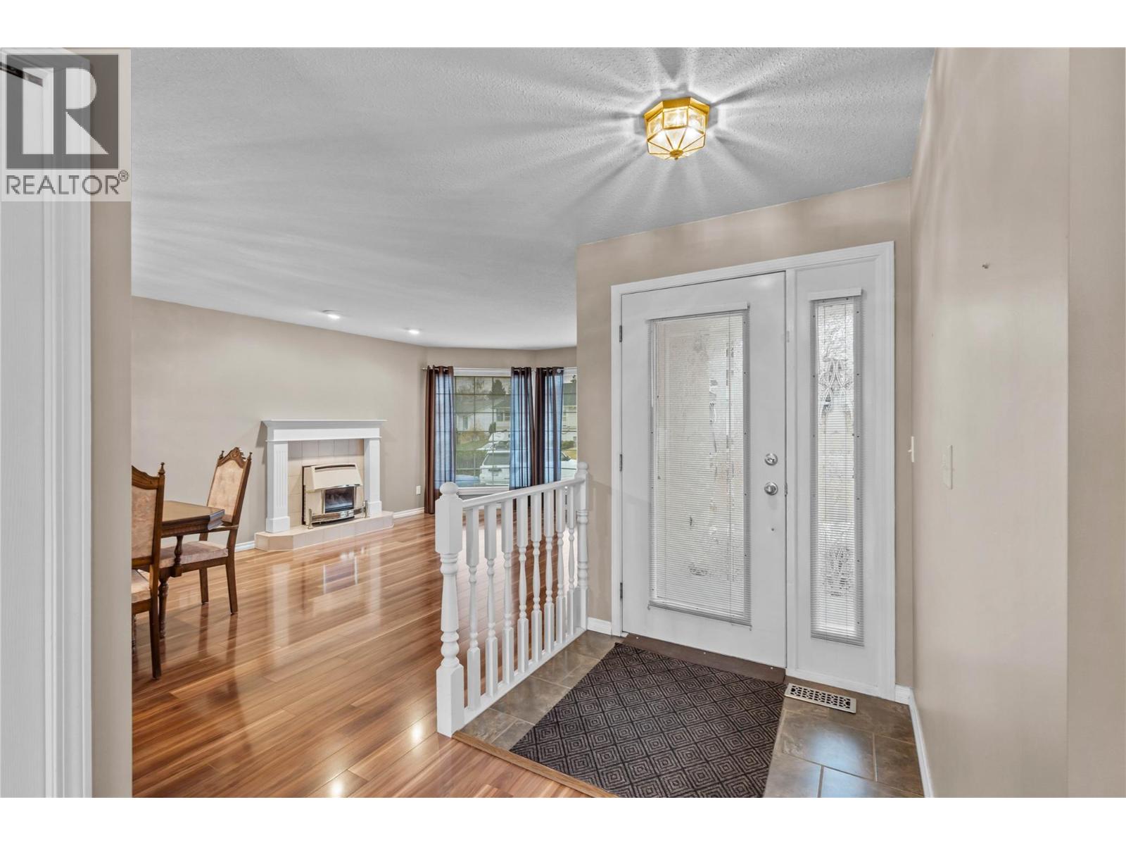 1976 Gloaming Drive, Kamloops, British Columbia  V1S 1P8 - Photo 2 - 10369737